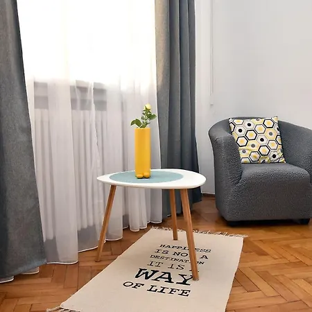 Sweet Story Central Apartment *